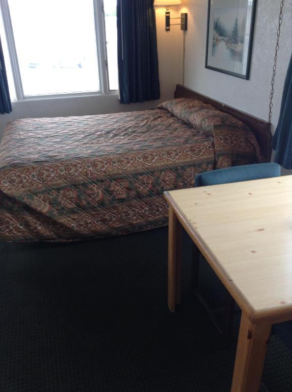 Plaza Motel 3*