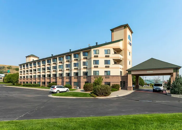 Comfort Inn & Suites Market - Airport