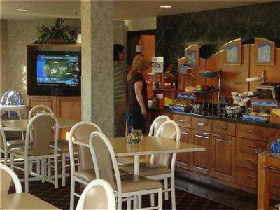 Comfort & Market - Airport Great Falls