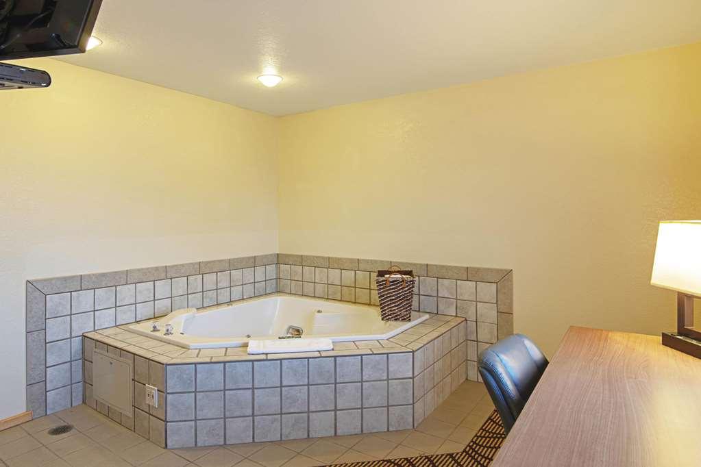 Hotel Western Riverfront And 3*