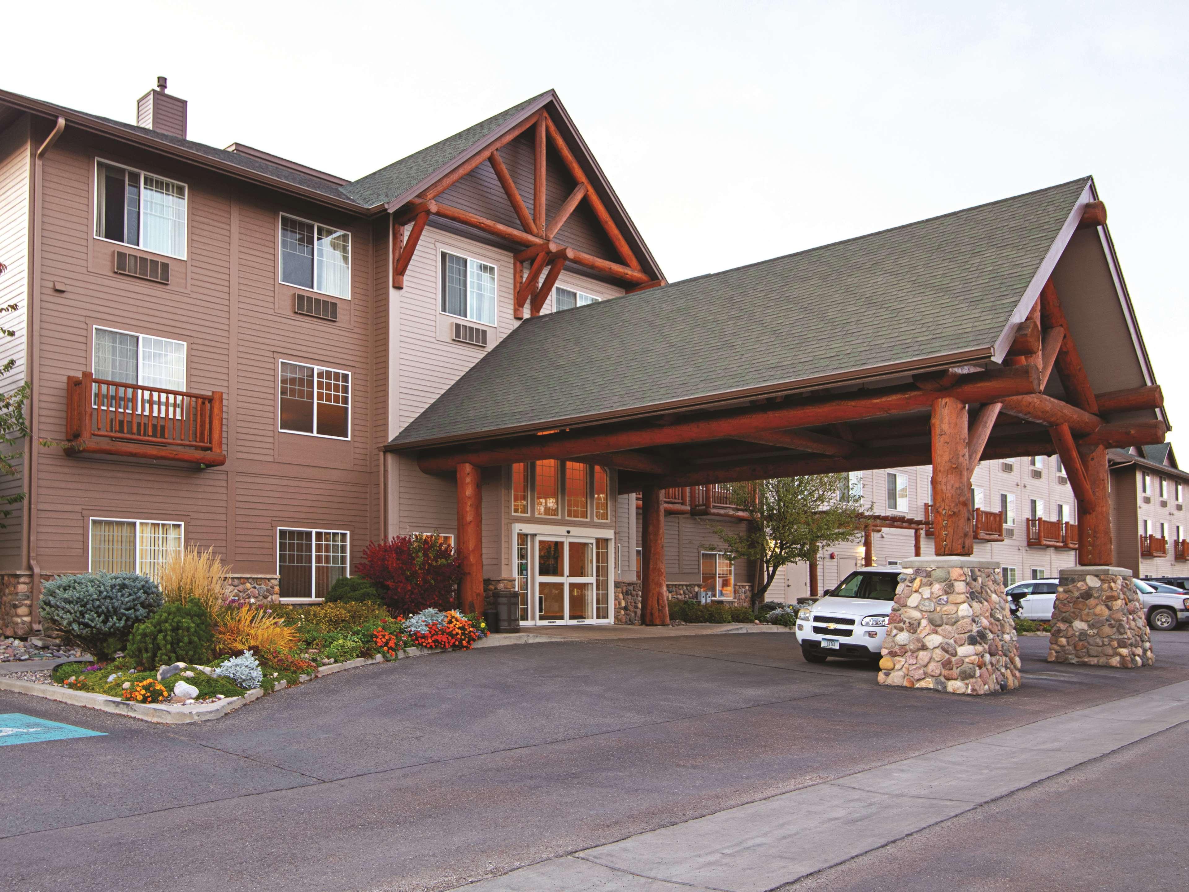 Hotel Western Riverfront And 3*