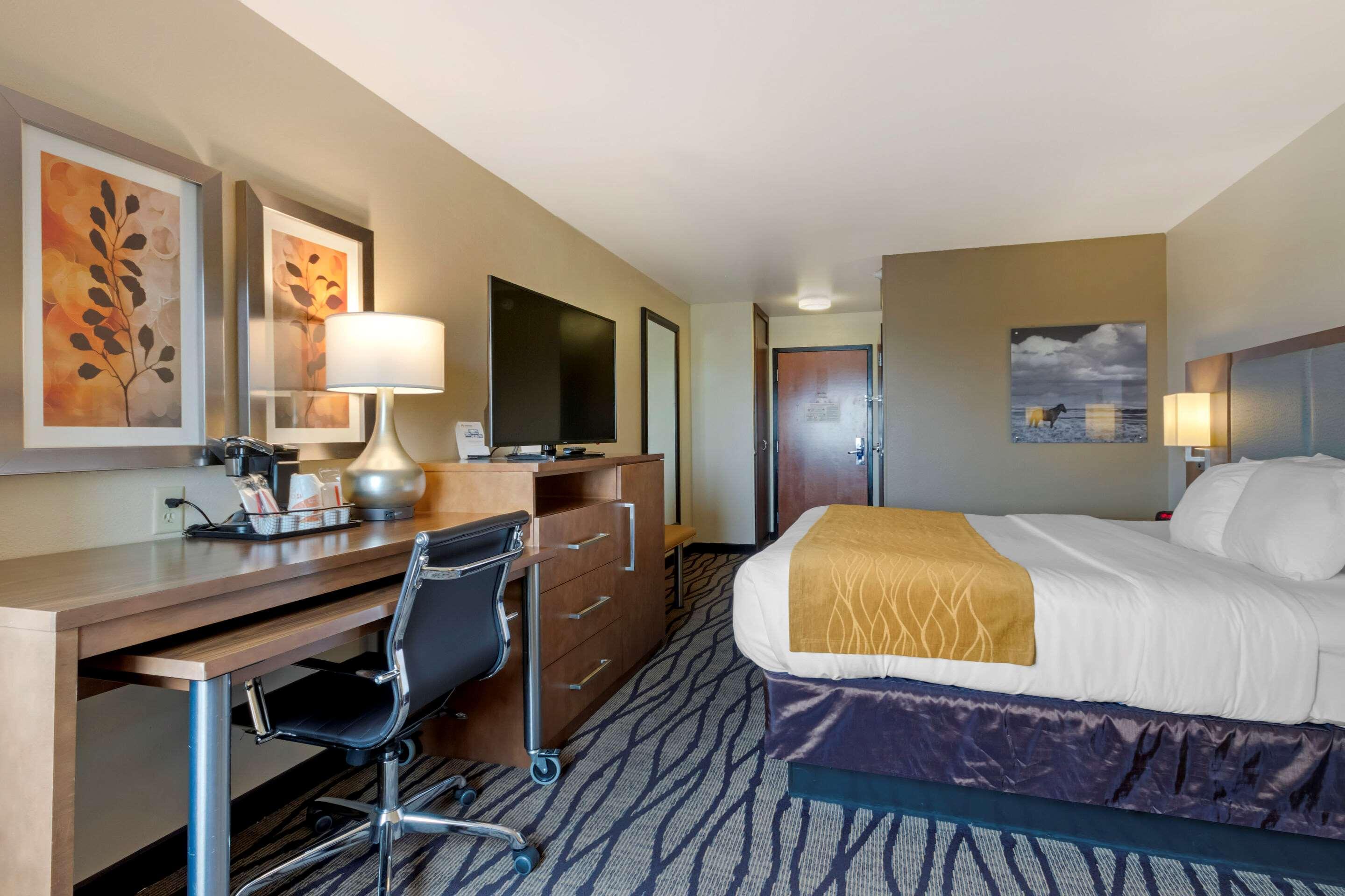 Hotel Comfort & Market - Airport