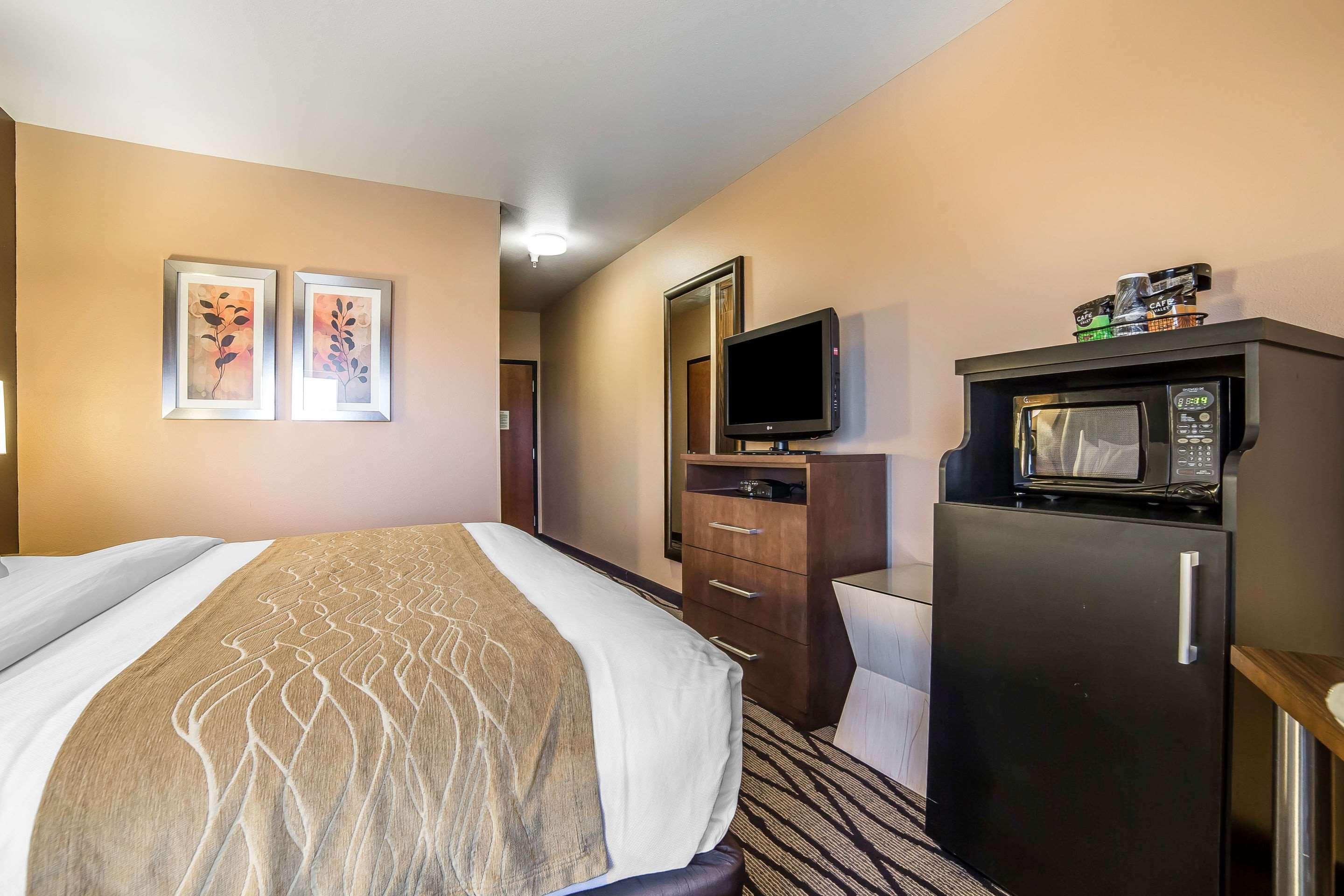 Hotel Comfort & Market - Airport