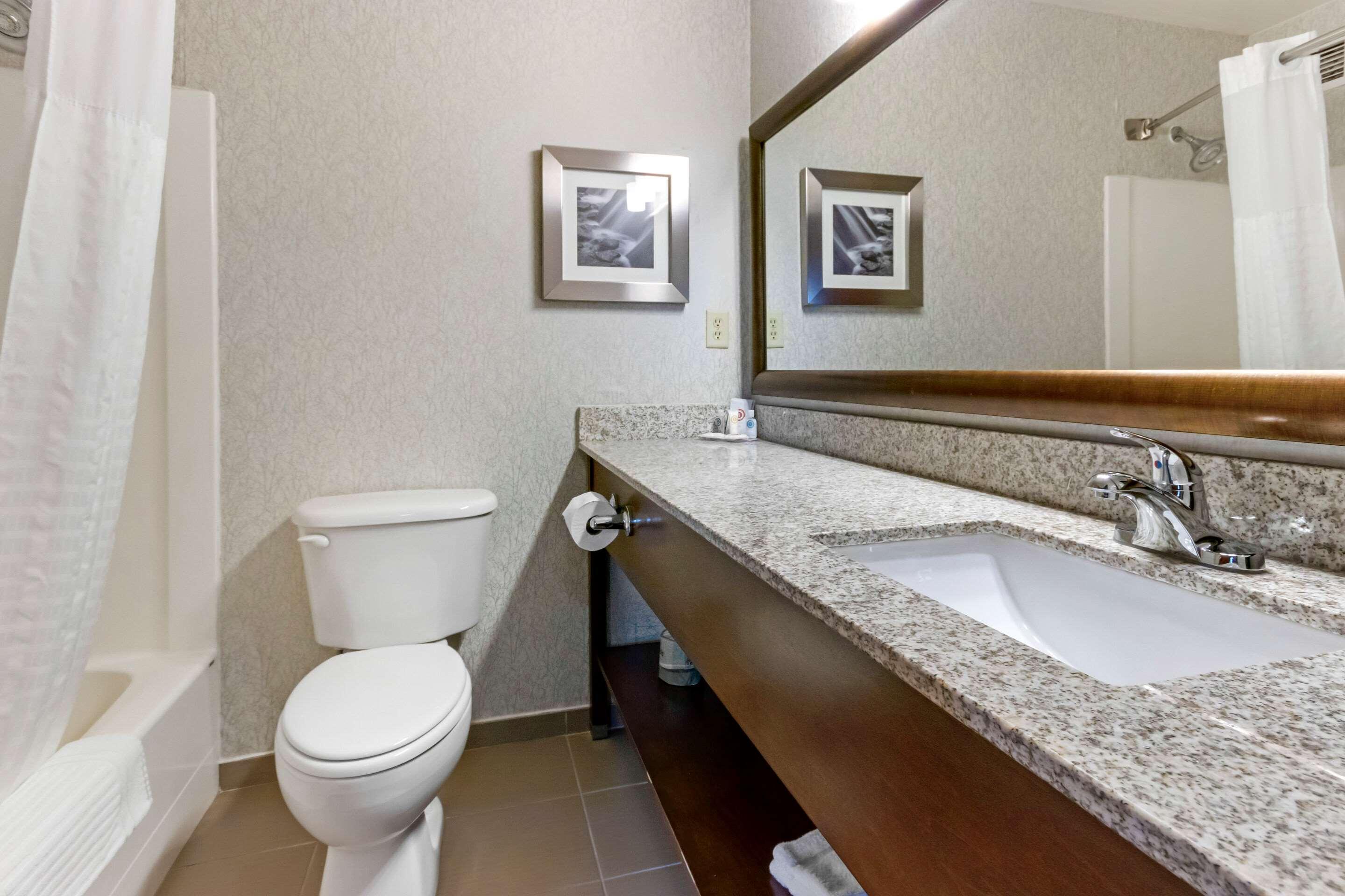 Comfort & Market - Airport Hotel 3*
