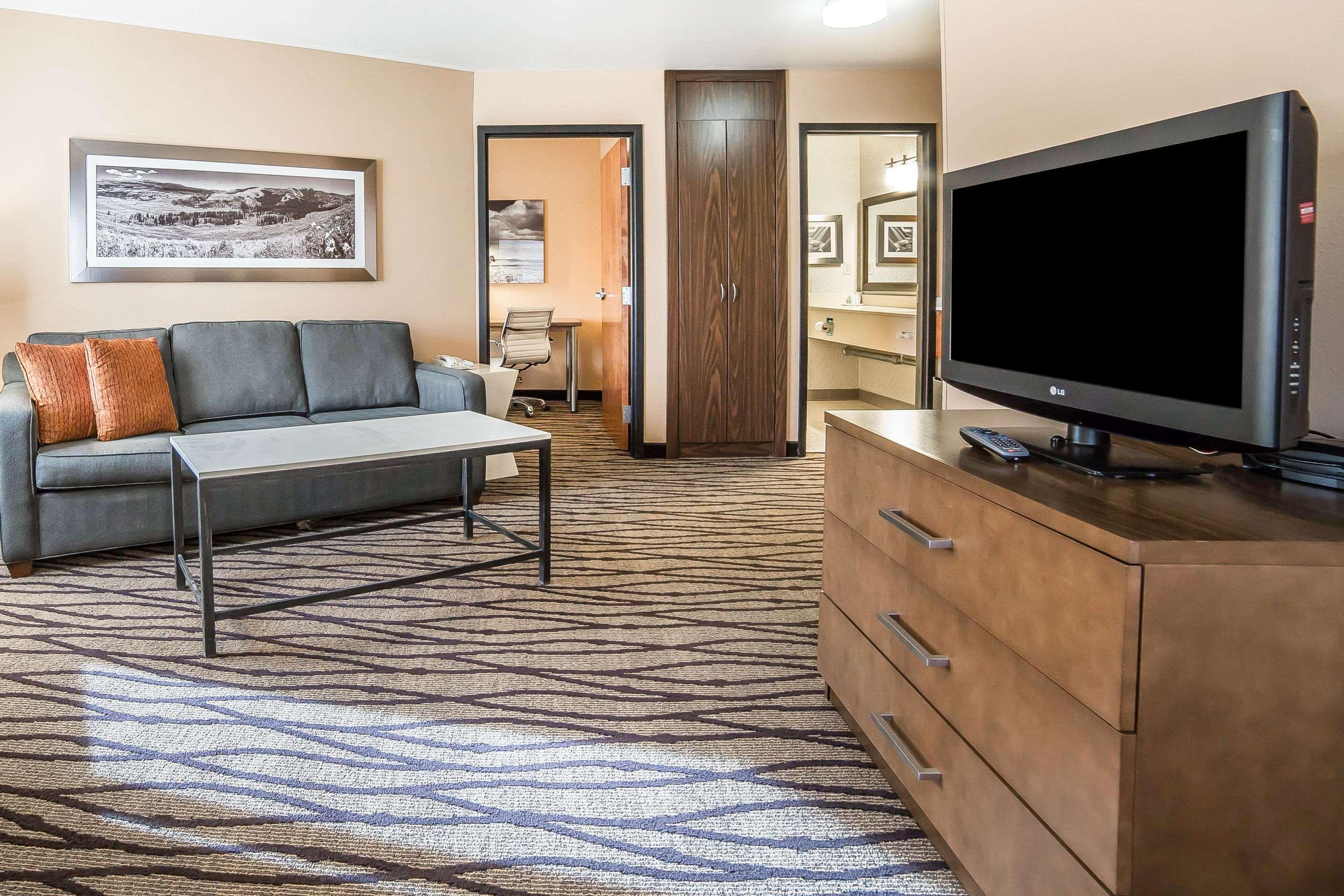 Hotel Comfort & Market - Airport