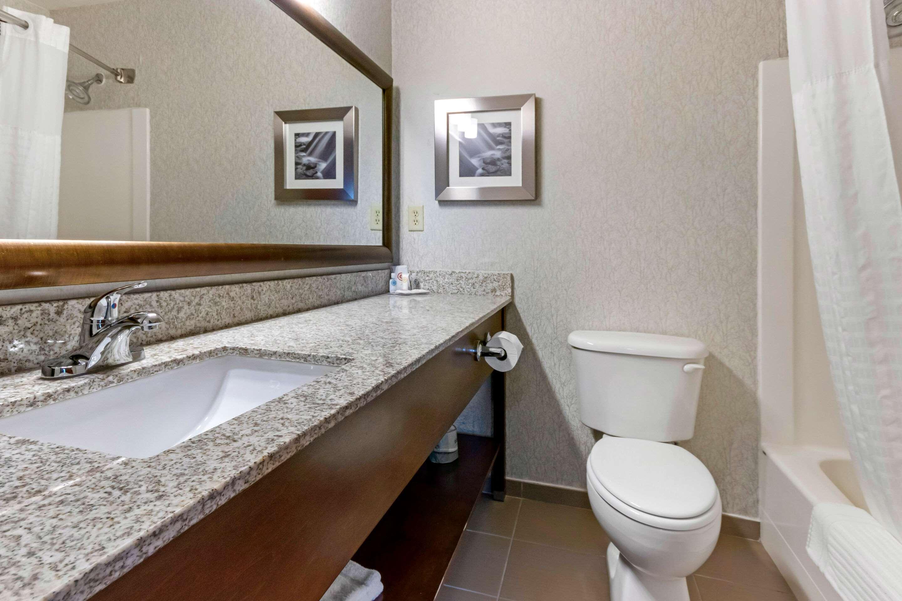Hotel Comfort & Market - Airport
