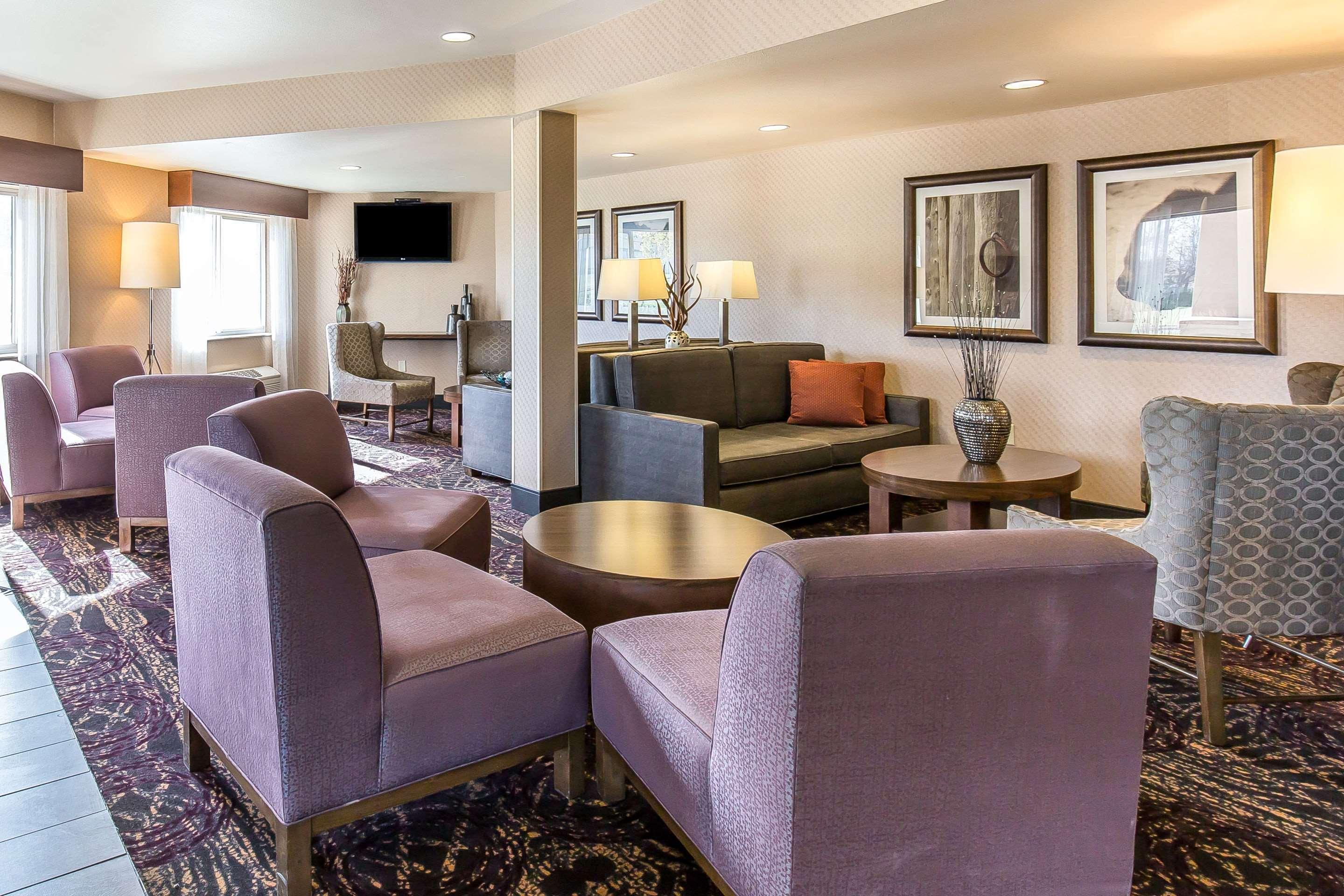 Comfort & Market - Airport Hotel