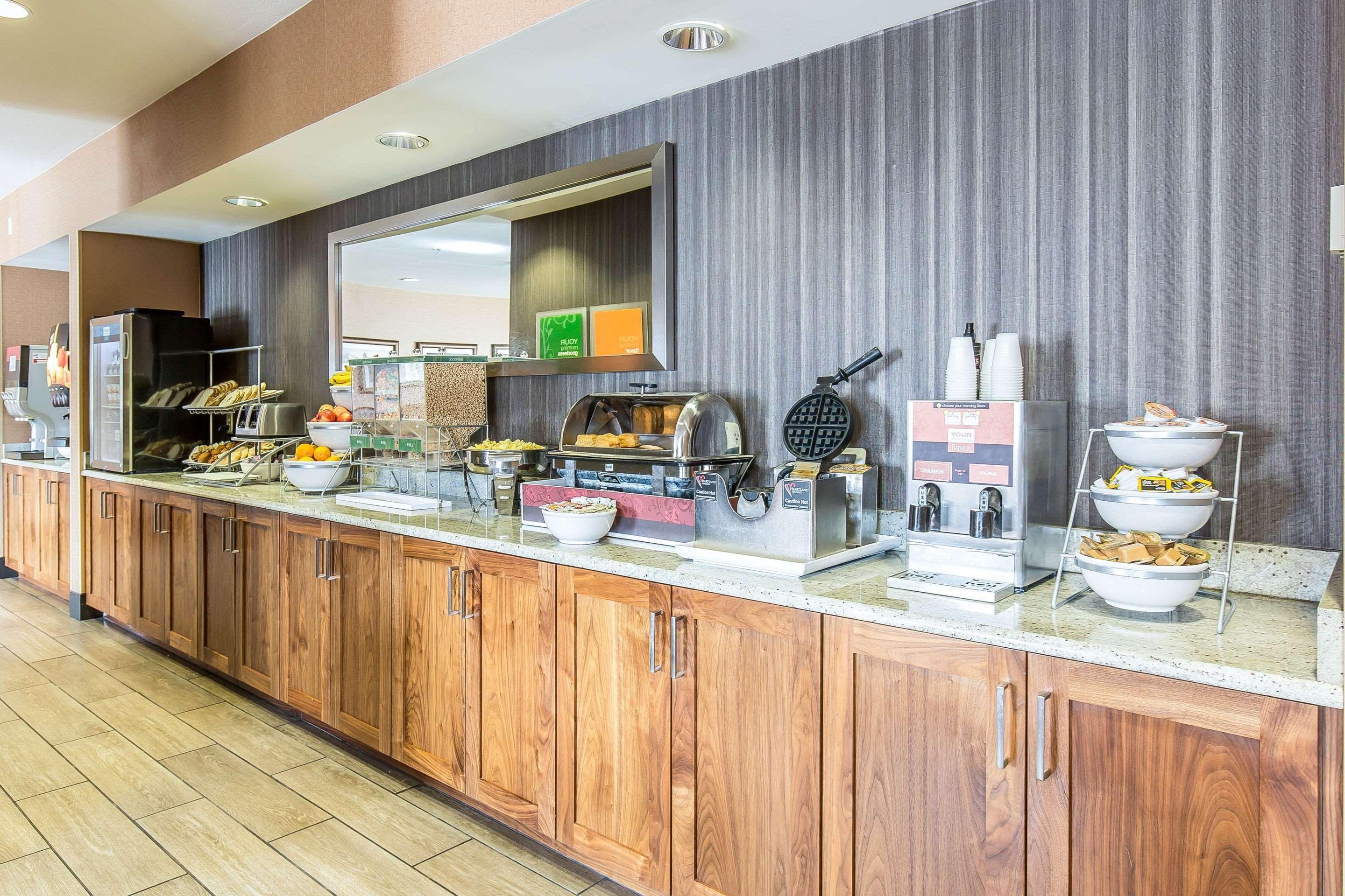 Comfort & Market - Airport Hotel