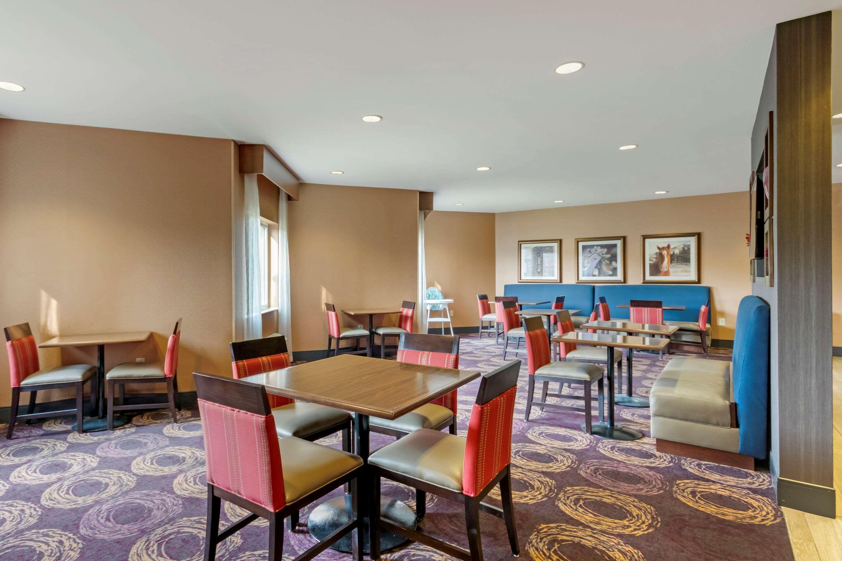 Hotel Comfort & Market - Airport 3*