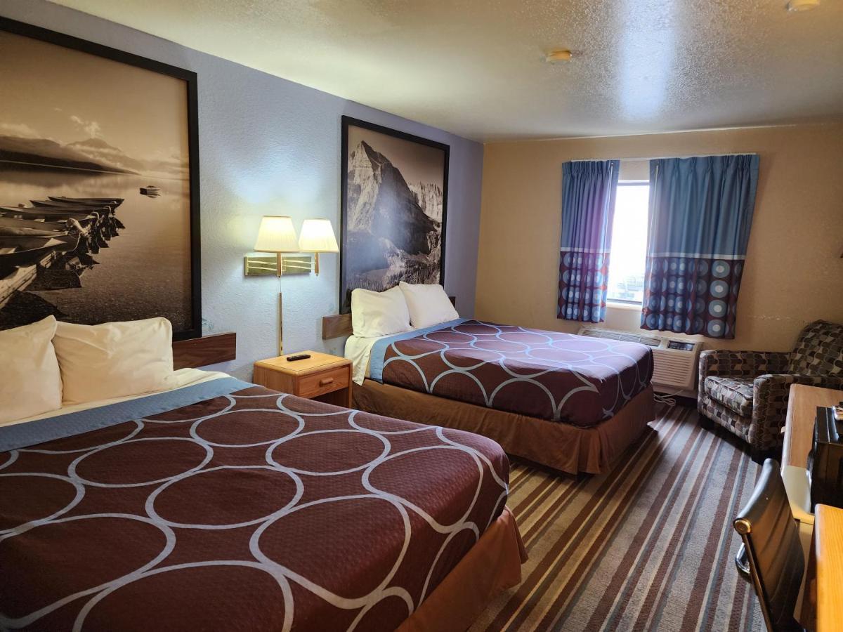 Grizzly Hotel