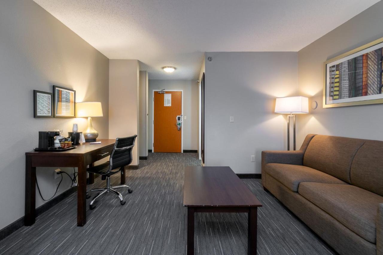 Wingate By Wyndham Hotel
