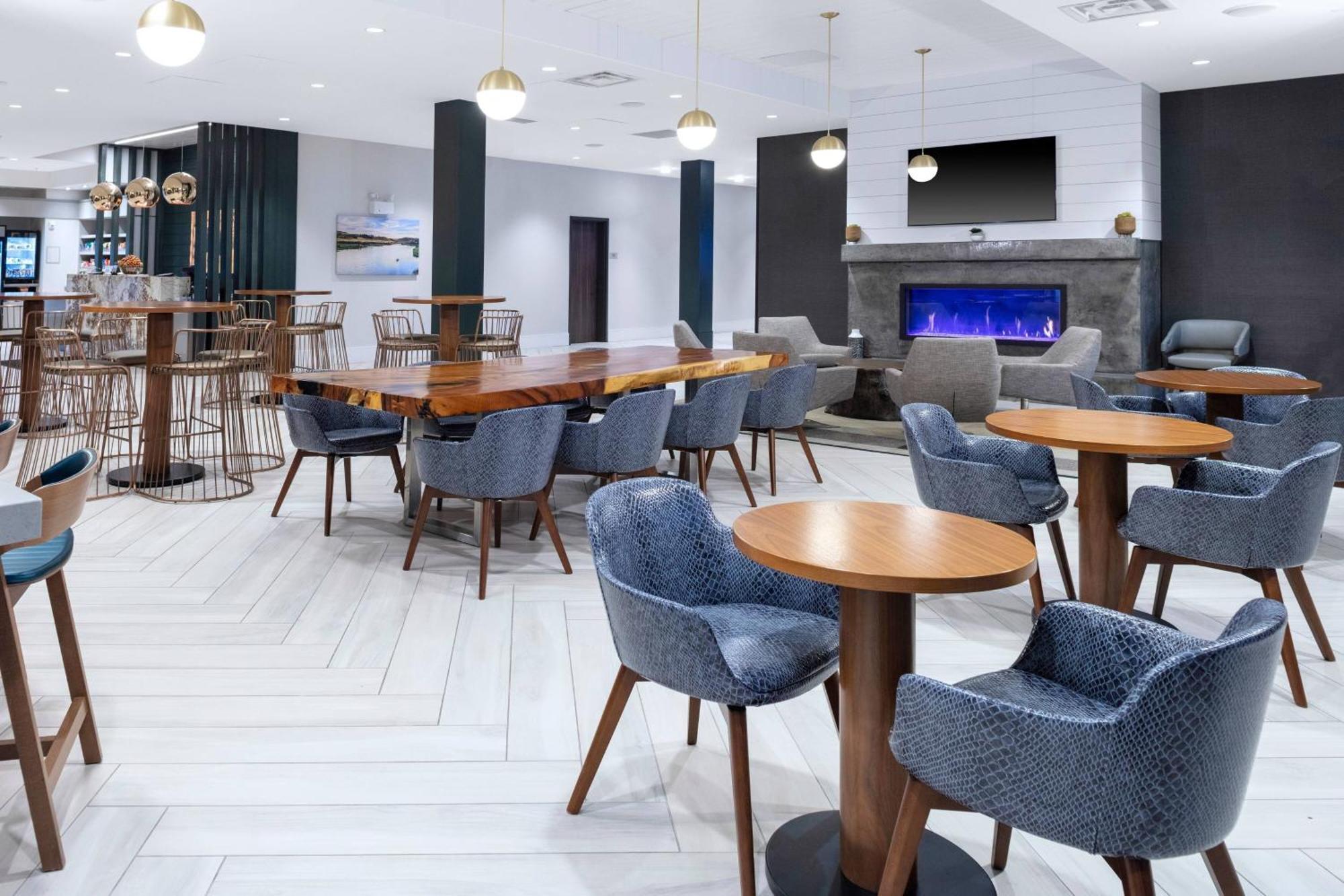 Hotel Springhill By Marriott 3*