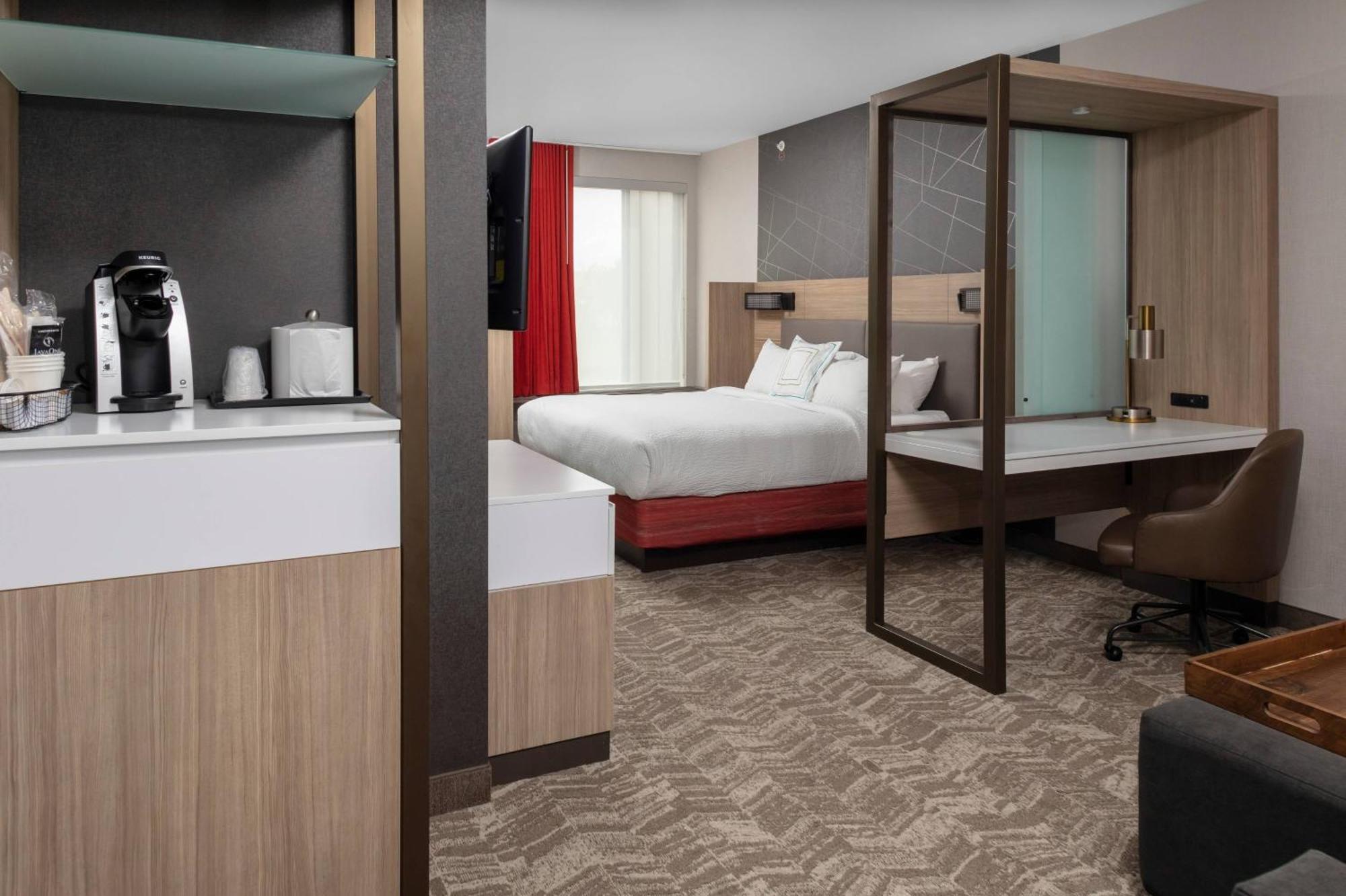 Hotel Springhill By Marriott 3*