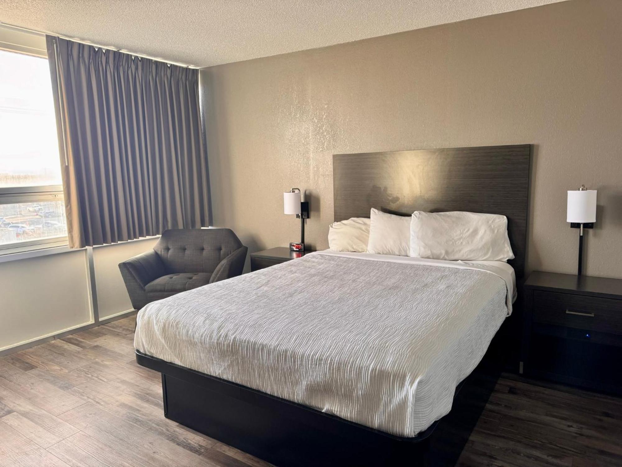 Baymont By Wyndham Center Hotel