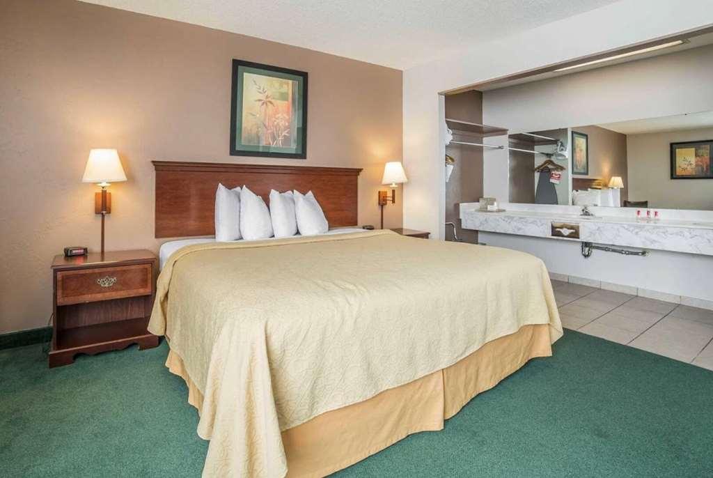 Hotel Baymont By Wyndham Center Great Falls
