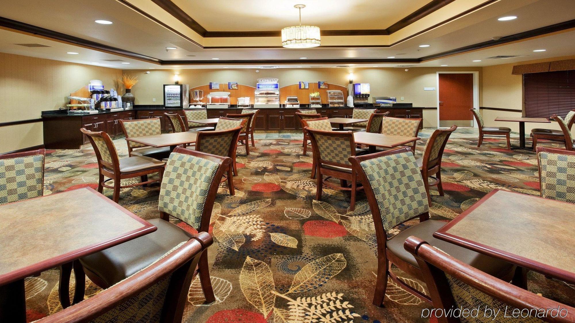 Express And By Ihg 2*