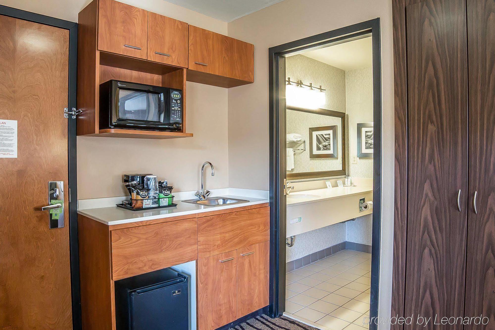 Hotel Comfort & Market - Airport 3*