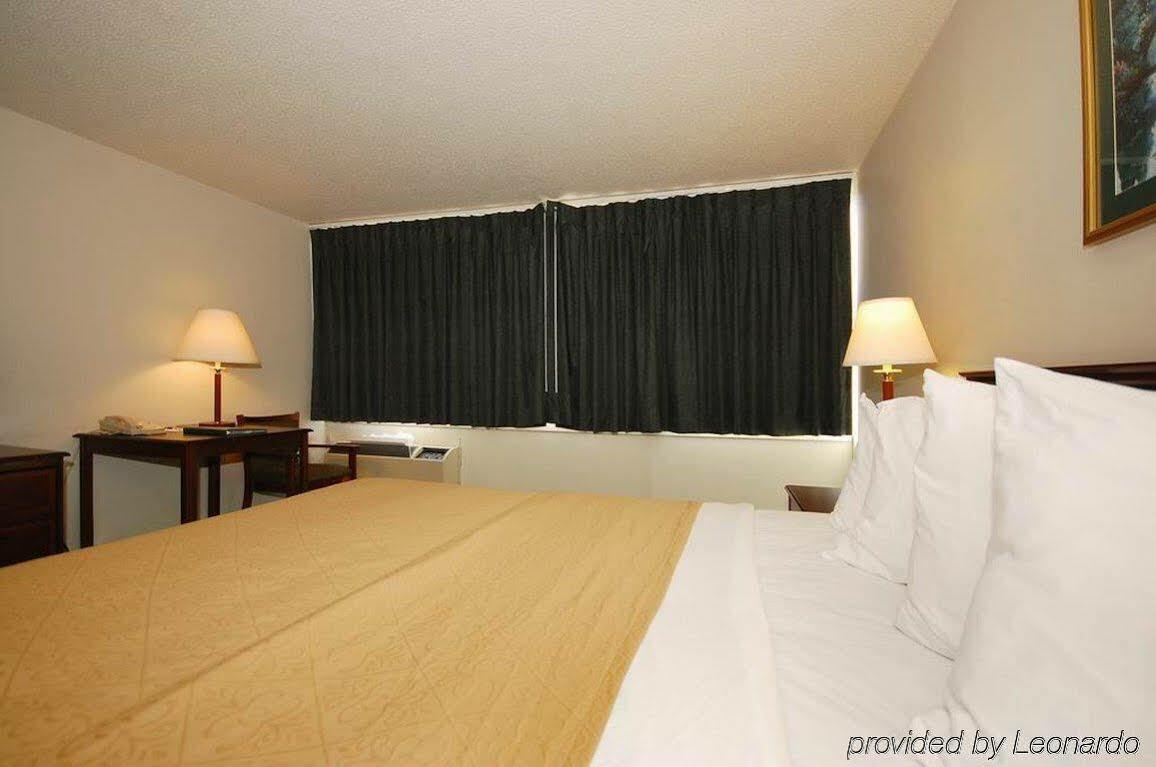 Baymont By Wyndham Center Hotel