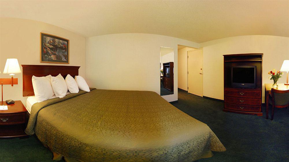 Hotel Baymont By Wyndham Center 3*