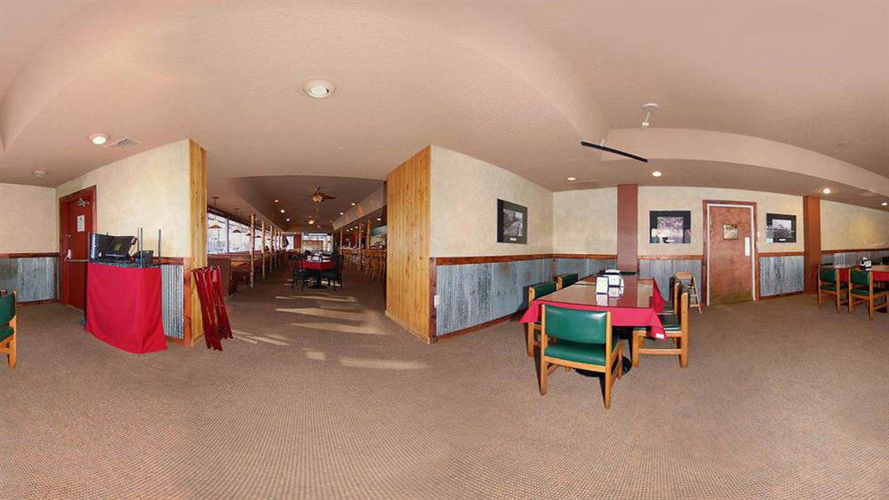 Baymont By Wyndham Center Hotel 3*