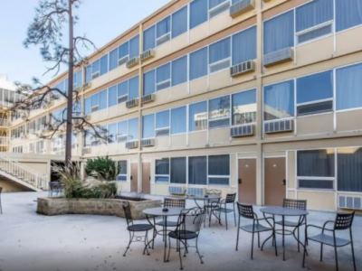 Hotel Baymont By Wyndham Center 3*